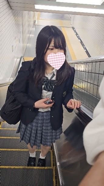 素人 スカートめくり|逮捕間近⁉エスカレーターで素人女子のスカートをめくってパン。